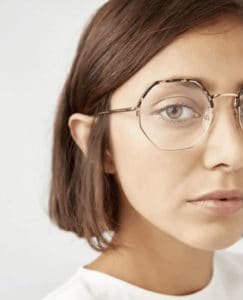 opticien Blinka, femme avec lunettes de vue,photographie Blue1310